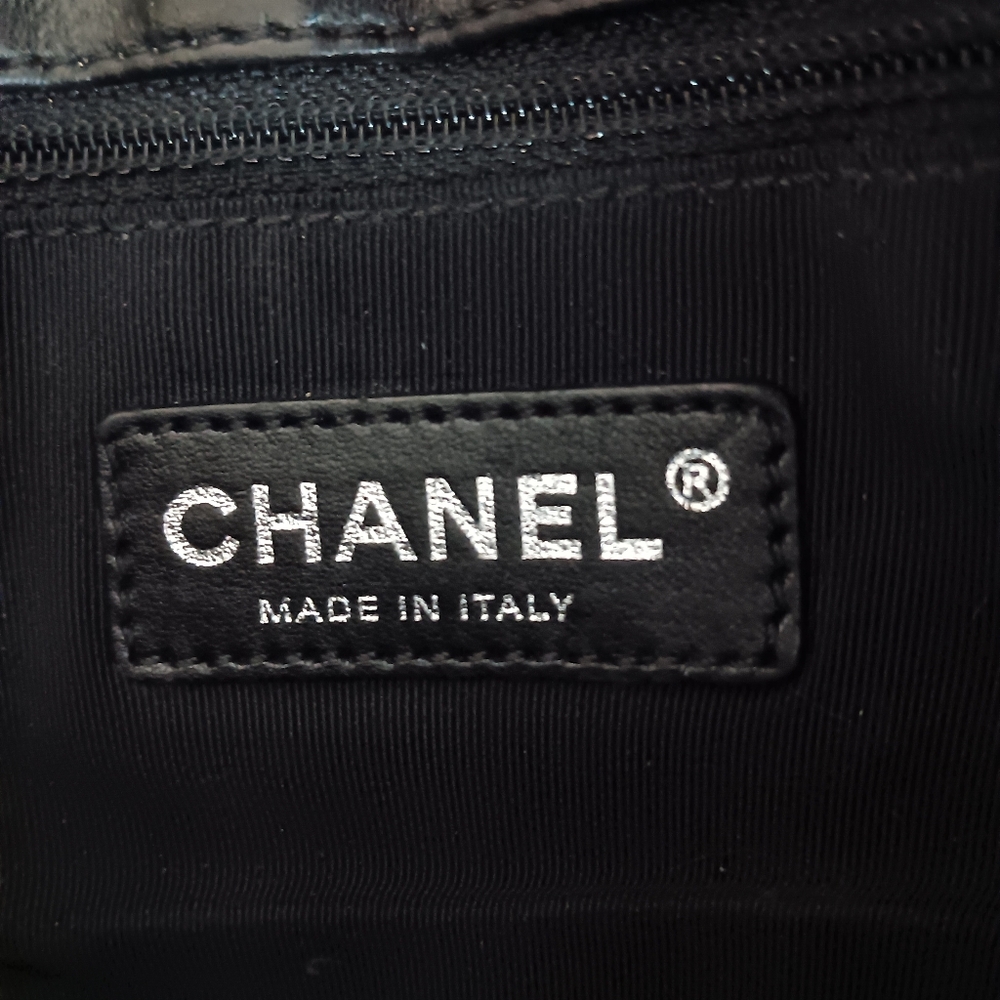 ​🖤 CHANEL "Chain Me" Quilted Flap Bag Black Lambskin Silver Hardware - Picture 9 of 15